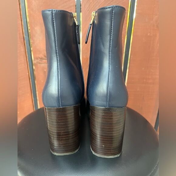 Tory Burch Equestrian Link Leather Ankle Bootie 85MM size 9M - Picture 5 of 7